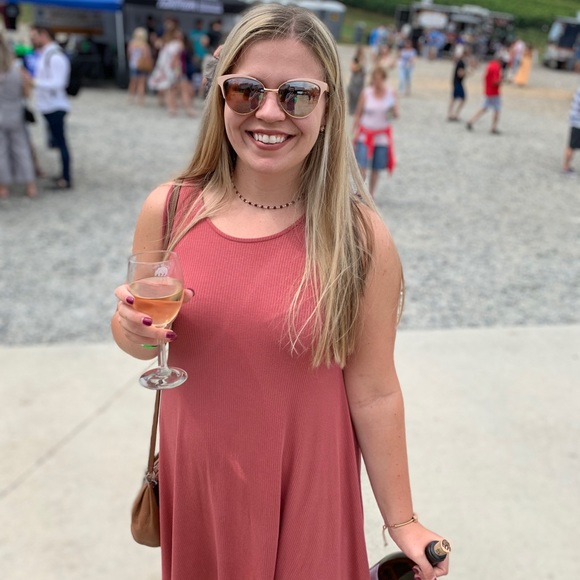 Meet your Posher, Lauren - Picture 2 of 7